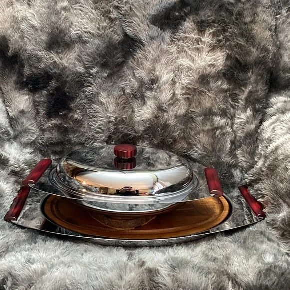 2 Vintage Chrome Serving
Trays made in Quebec - Picture 16 of 16